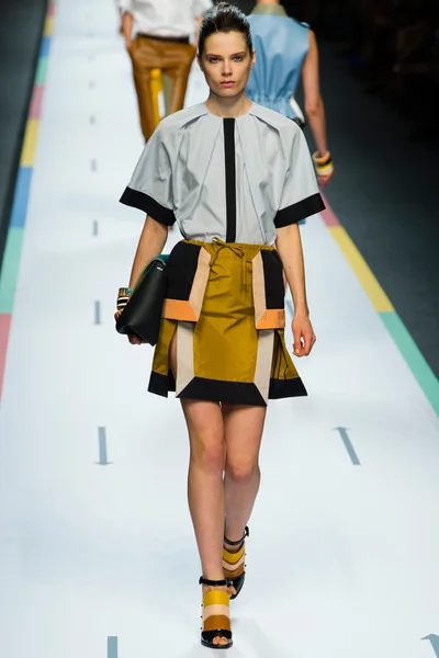 Look 3